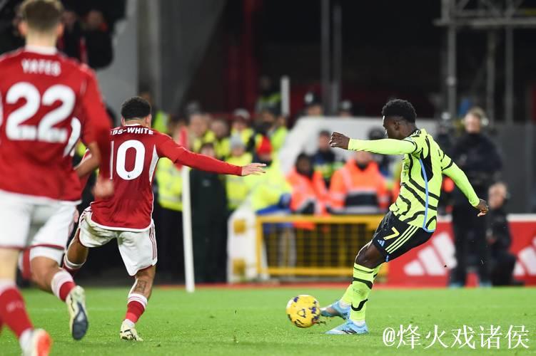 BBC:阿森纳中卫本-怀特腿筋受伤,初步预后缺席4-6周的时间 BBC:阿森纳中卫本-怀特腿筋受伤,初步预后缺席4-6周的时间